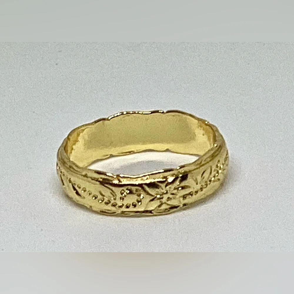 NWT! Beautiful 18 kt Gold Plated Band Wedding Floral 9